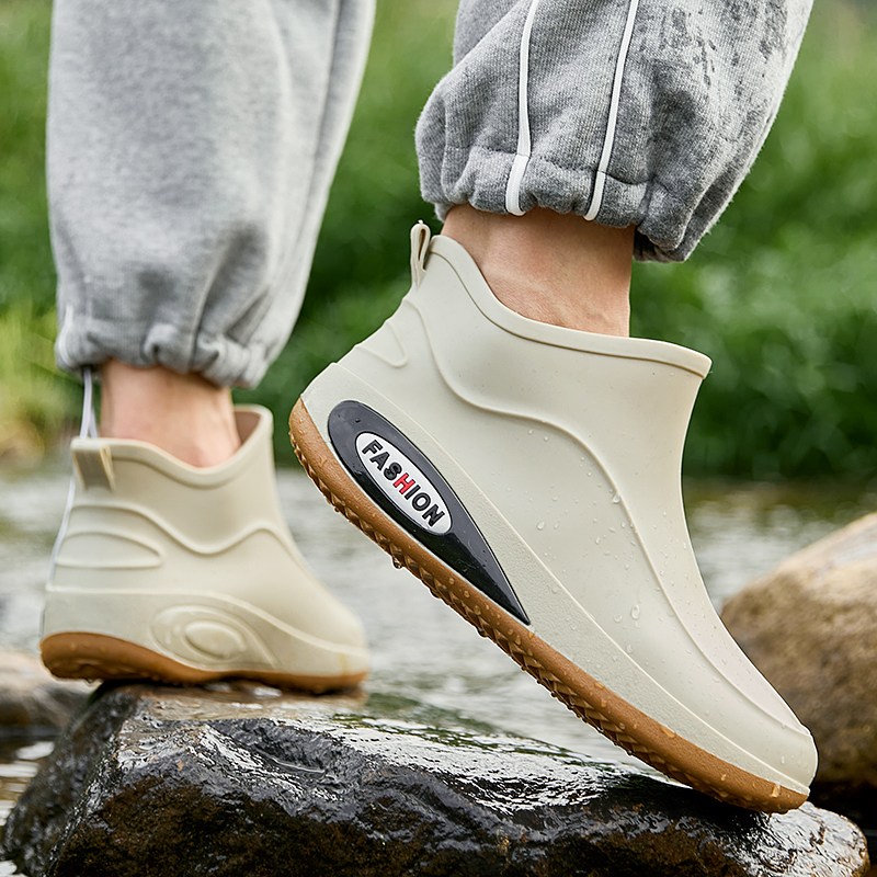 남성용 여름 숏 레인부츠 미끄럼방지 방수 소프트 밑창 고무신 18,800원