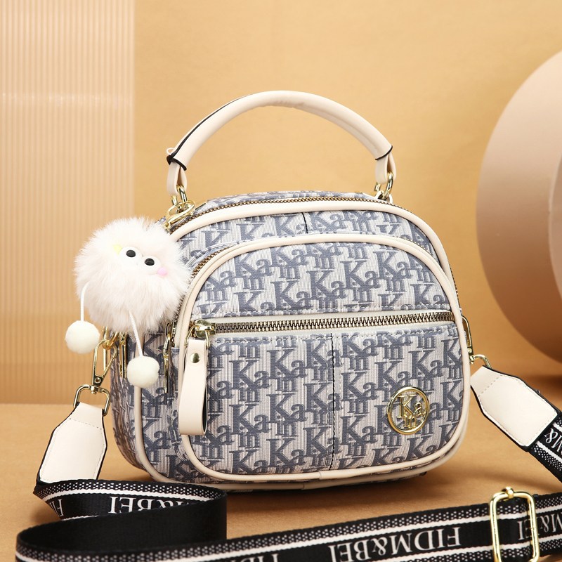 여성 크로스백 외출 캐주얼 크로스백 작은 가방 숄더백 47,900원